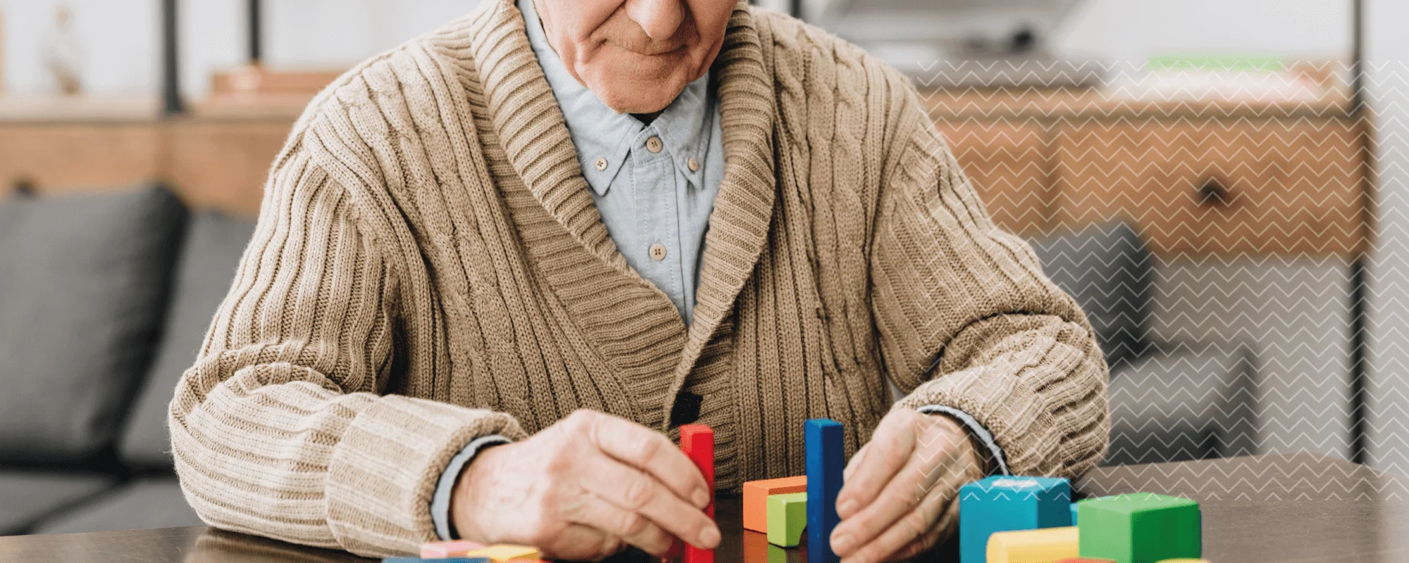 Hombre mayor tratando de colocar un puzzle representando las alteraciones emocionales y conductuales en demencias
